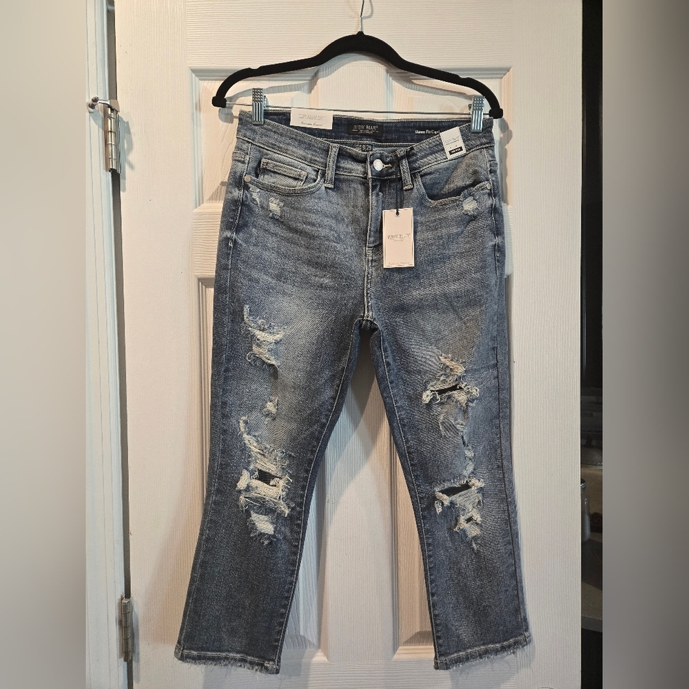 Judy Blue Midrise Distressed Skinny Fit Capri, Sz 9/29, NWT